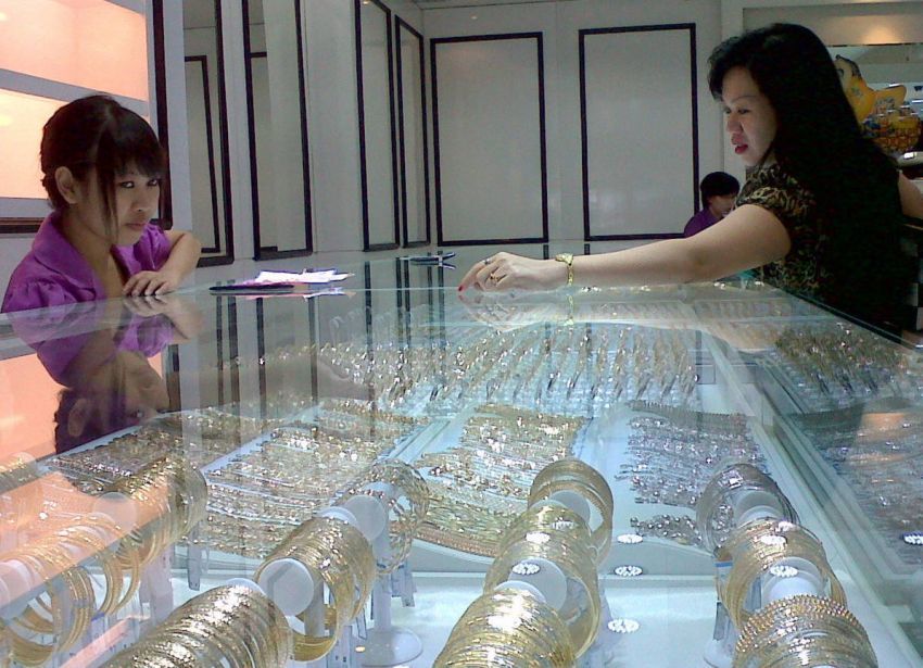 Emas dan tanah jadi sarana investasi