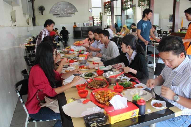 Traktiran ulang tahun wajib hukumnya