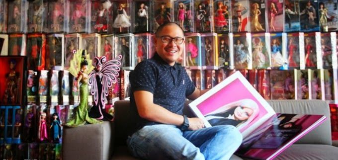 Pria asal Singapura yang mengoleksi boneka Barbie dan tetap lakik