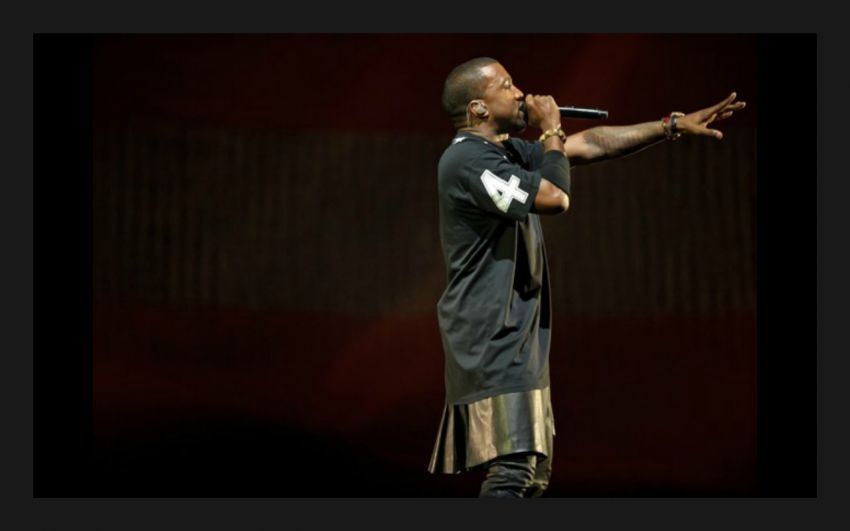 Kanye West aja pakai kilt yang menyerupai rok