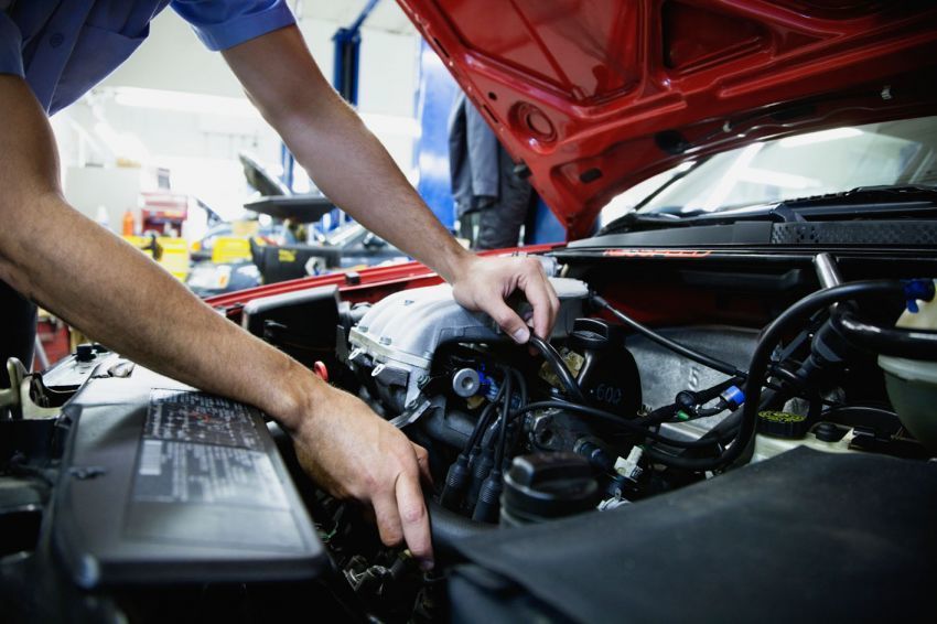 Bawa mobil ke bengkel untuk di servis