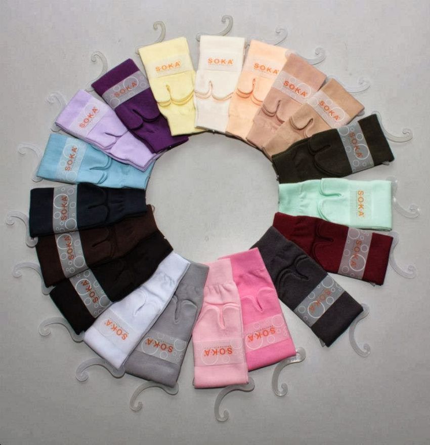 Kaos kaki warna-warni
