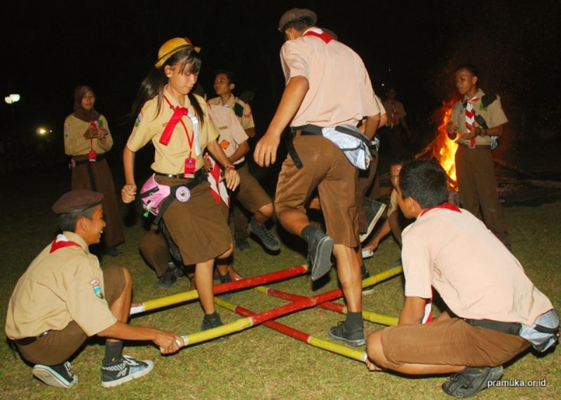 dijamin bahagia karena nyanyi terus