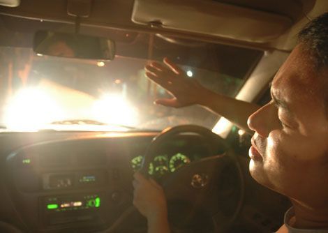 mainan lampu di jalan raya