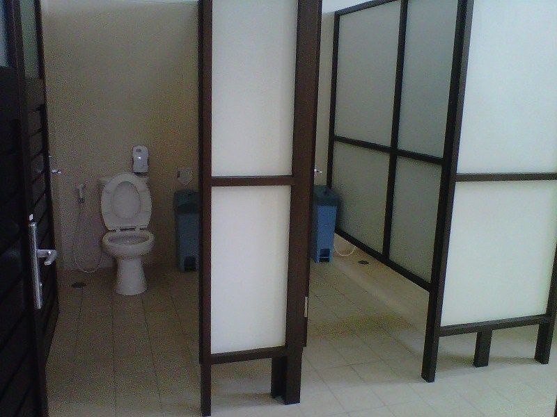 Toilet umum yang bersih