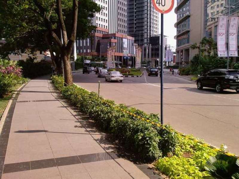 Trotoar yang aman bagi pejalan kaki