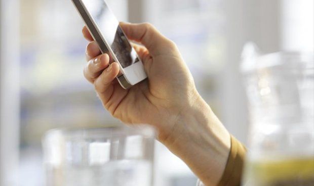 aktivitas pertama: ngecek hape