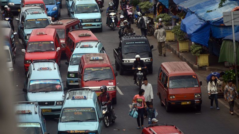 kendaraan umum yang sering ngetem sembarangan