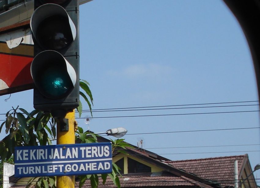 jangan menuhin lajur kiri jika ada tanda seperti ini