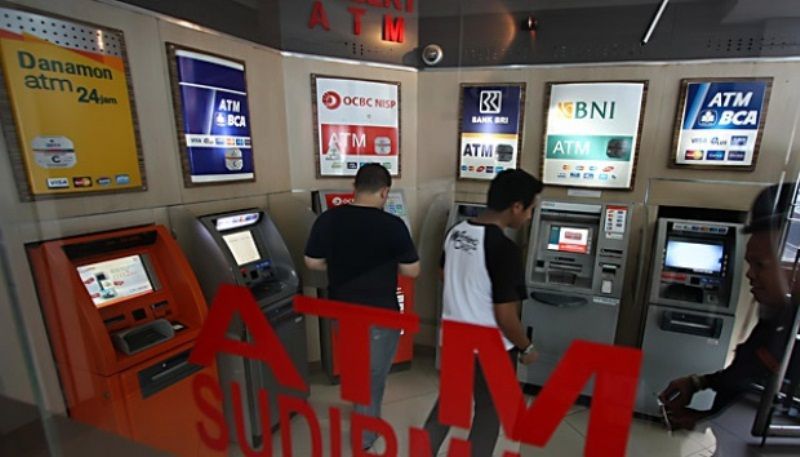 Tarik tunai sesuai dengan bank