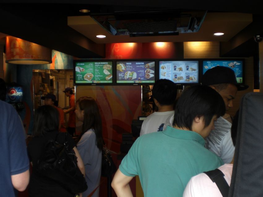 Mereka lama, padahal kamu keburu laper.