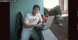 "Dek, laptopnya buat kamu aja deh."