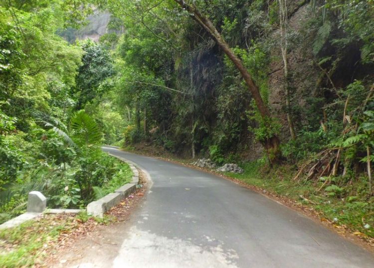 Jalan menuju Lembah Harau (dokumen pribadi)