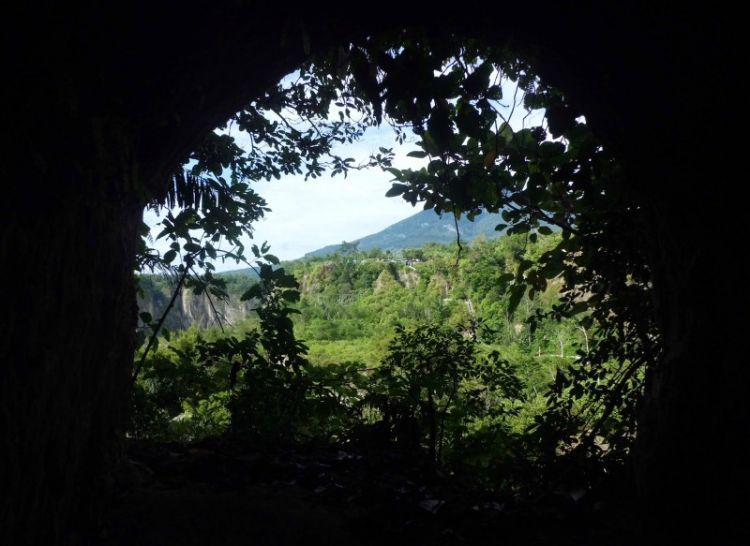 Jalan melarikan diri menuju Ngarai Sianok