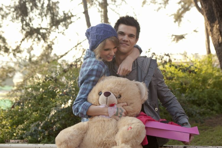 valentine-s-day-movie-new-images-taylor-lautner-11767265-2560-1707