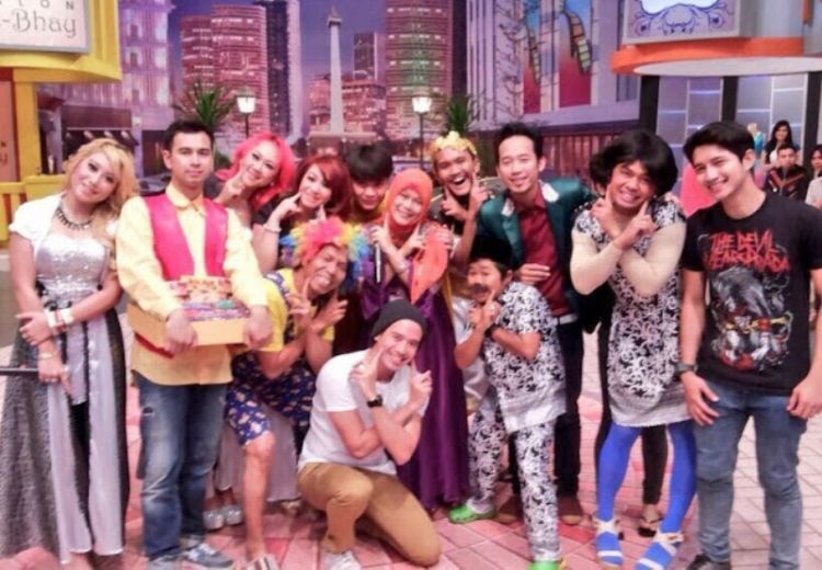 Konsep acara yang mirip, dan menggunakan artis yang sama pula