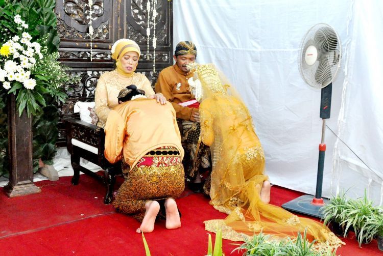 Pak, Bu minta izin menikah ya..."