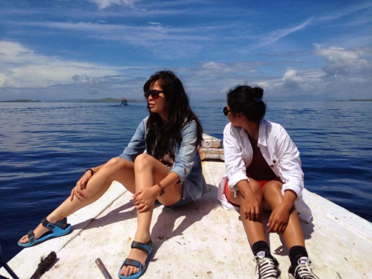 4 jam di atas kapal tak terasa membosankan