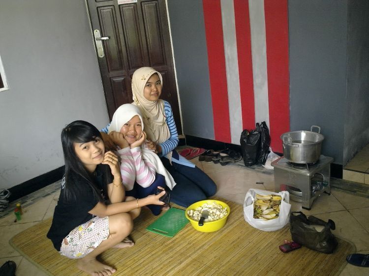 Kamu selalu jadi "Bapak" dan "Ibunya" anak-anak