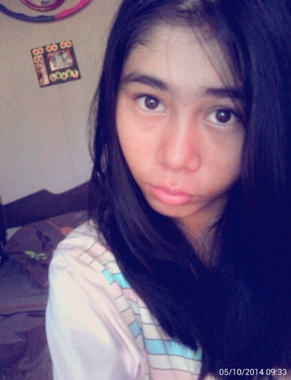 Serly Angrayni, 18, Padang