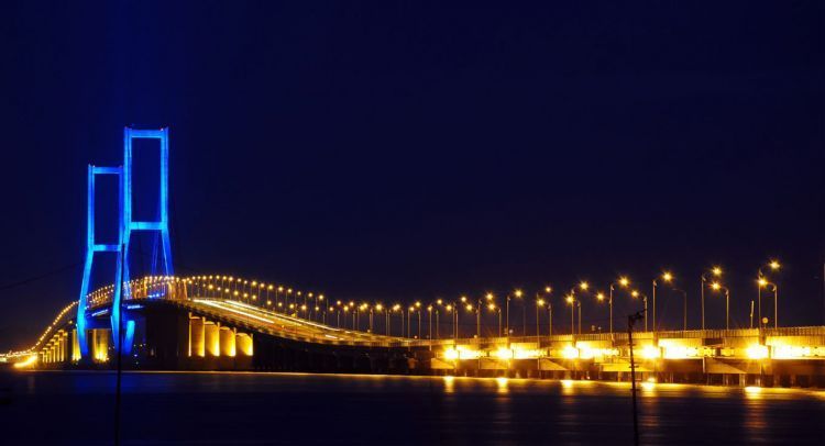 Jembatan Suramadu