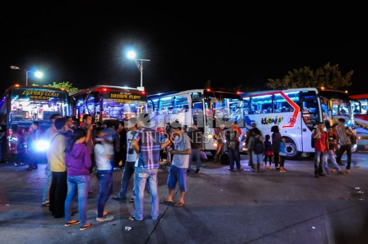 Sesampainya di terminal batoh, carilah taksi atau becak ke Pelabuhan
