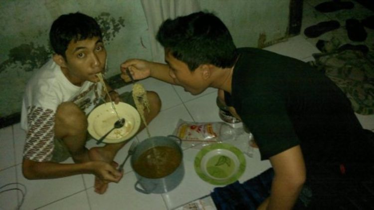 mie instant penyambung hidup anak kosan di akhir bulan