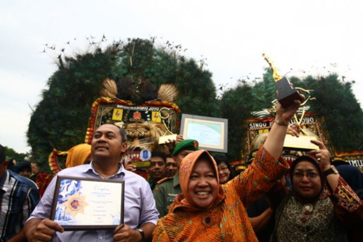 Surabaya memenagnkan berbagai macam penghargaan bergengsi