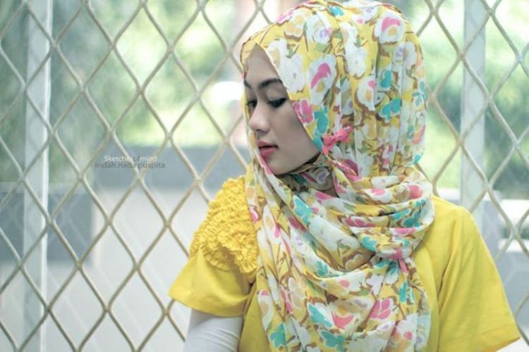 Jadilah model untuk produk jualanmu sendiri