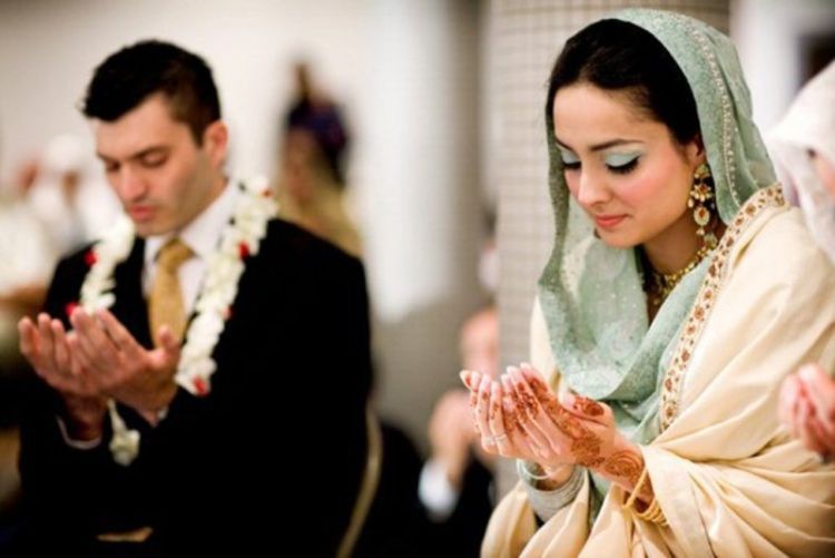 Calon suami atau istri dari anaknya harus yang seiman!