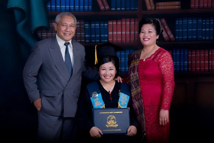 aku ada karena papa dan mama