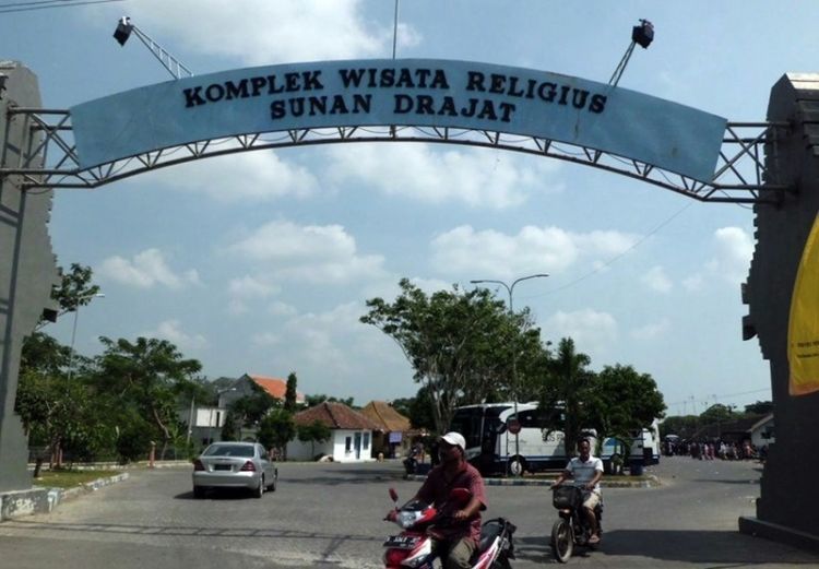 Wisata religi wali songo