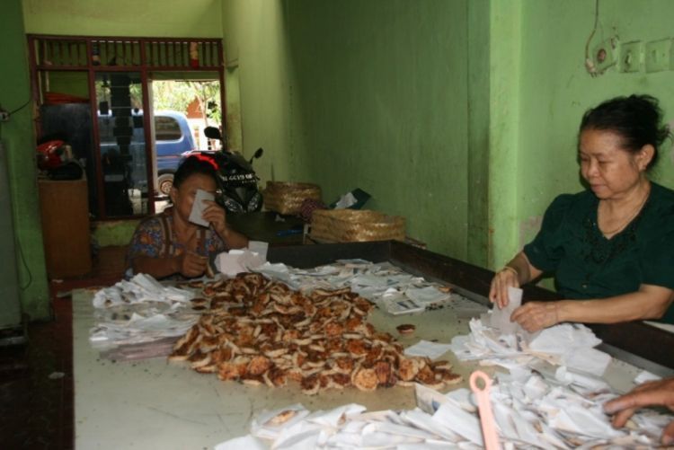 Home industri pembuatan wingko Babat