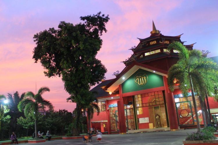 Mari menyejukkan hati di Masjid Cheng Ho via bocahpetualang.com