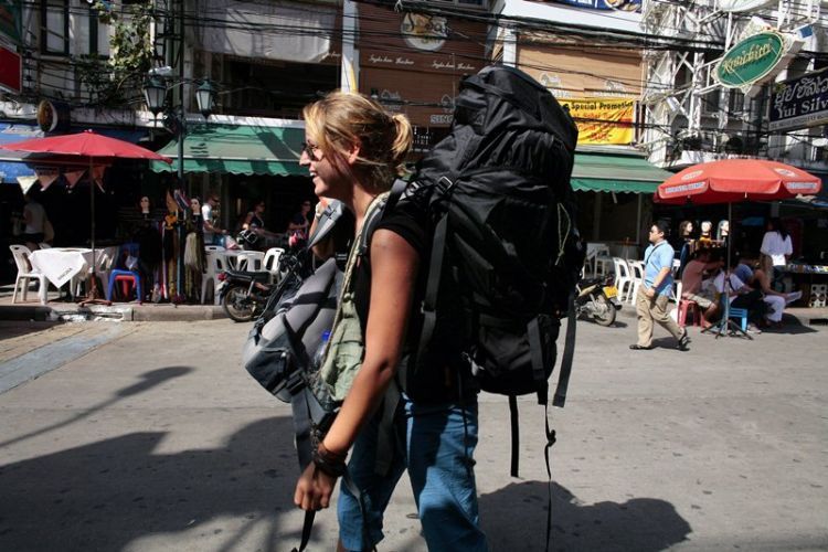 Ala backpacker atau turis?