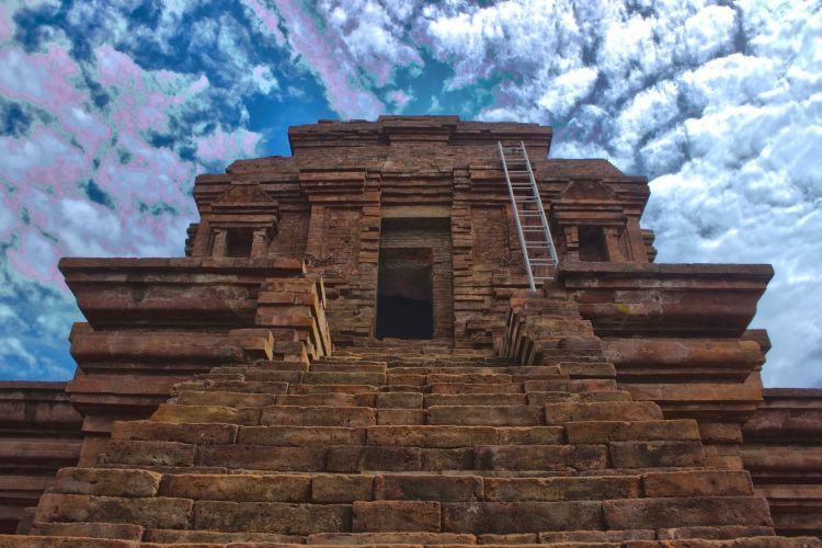 Megahnya candi Gunung Gangsir via Museum Pasuruan