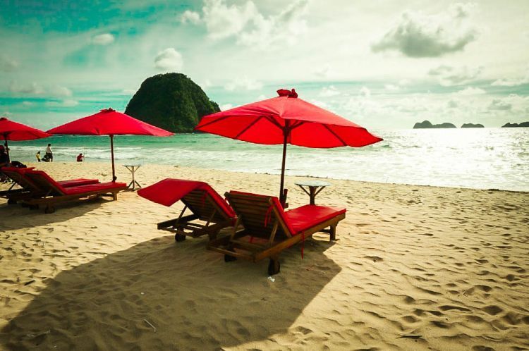 Pantai Pulau Merah