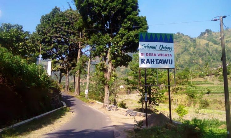 Jalan menuju Desa Rahtawu