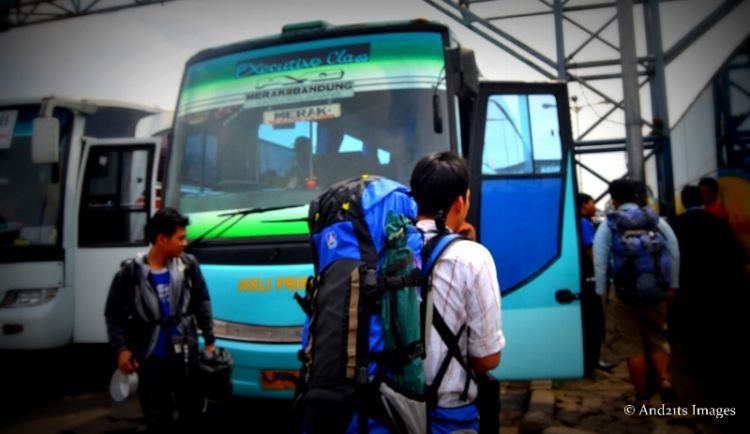 Backpacker ya harus naik kendaraan umum