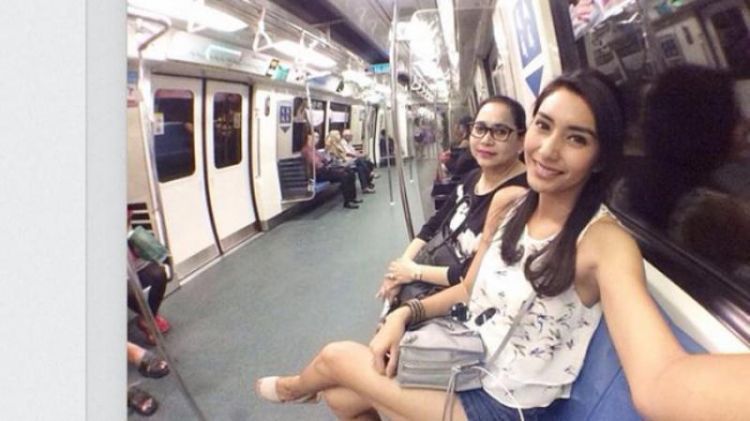 Roket eksis! Rombongan kereta harus eksis!