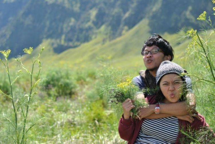 kita jatuh cinta di puncak gunung