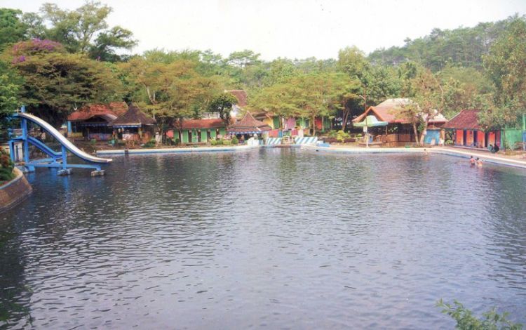 Pemandian selo kambangan