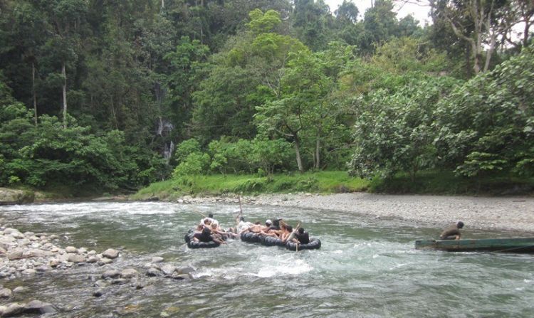 River tubing di kawasan Taman Nasional Gunung Leuser