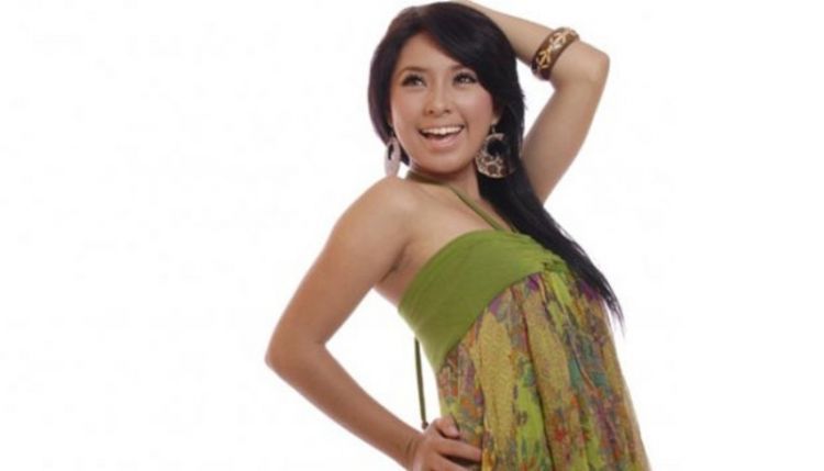 gadis asli Nganjuk yang punya prestasi di dunia dangdut.
