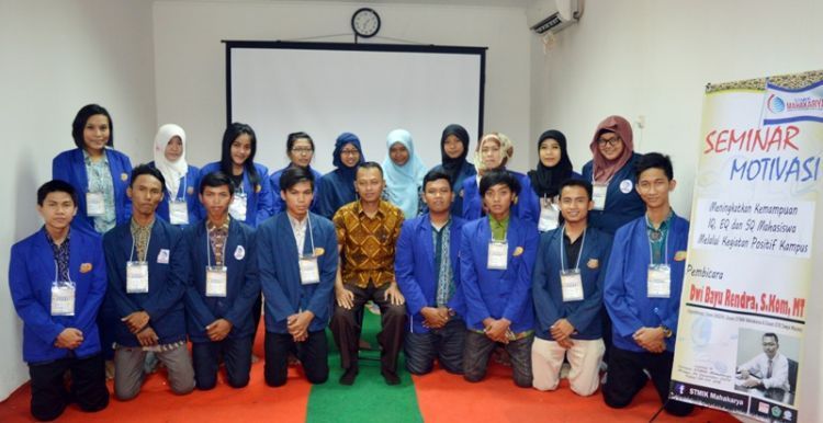 kamu bisa bergabung dengan EO atau kepanitiaan untuk mengembangkan koneksi