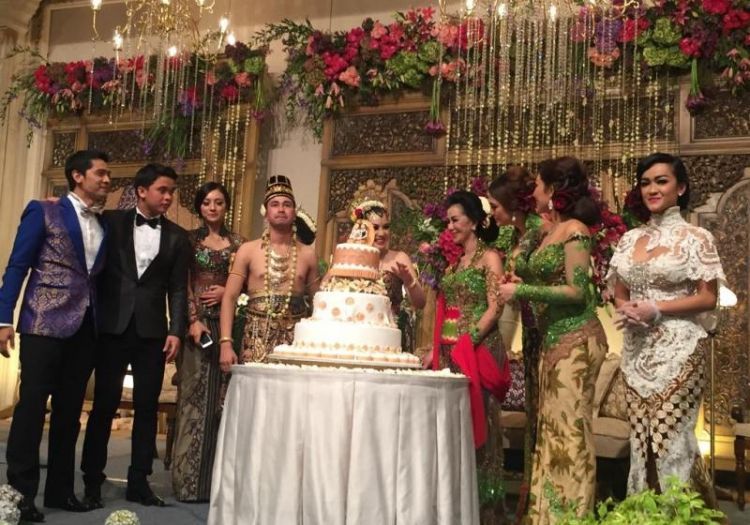 Nikah mewah sah-sah aja, asalkan mampu.