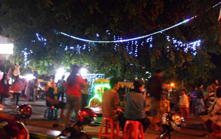 Suasana alun-alun Pati di malam hari