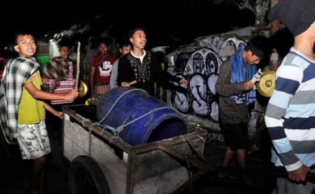 Bangunin sahur keliling kampung