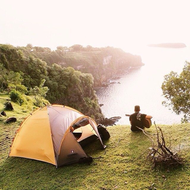 Berkemah menghadap Samudera Hindia (via @blitutde dan @explorebali)