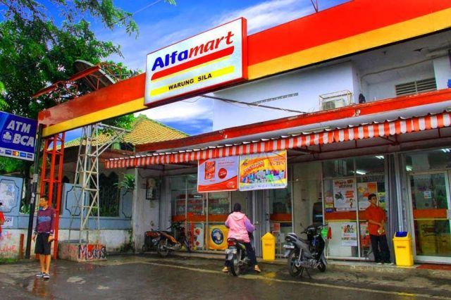 Minimarket mulai menjamur hingga daerah pelosok.